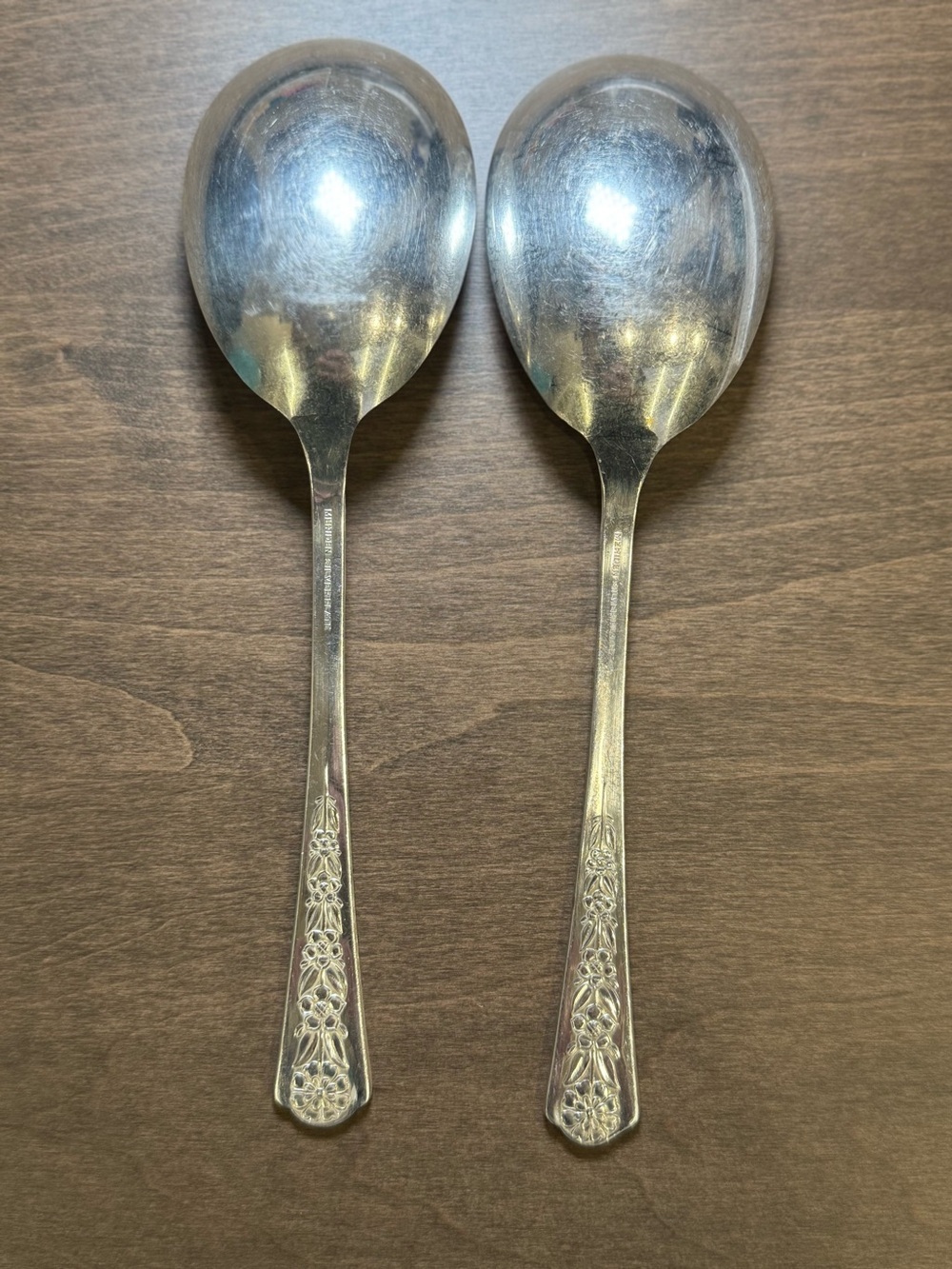 Meriden Delight Lot Of 2 Silverplate Serving
Spoons International Floral 1928 - Picture 3 of 4
